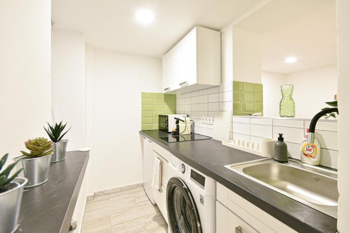 Madman's Labyrinth By Nw Apartment *