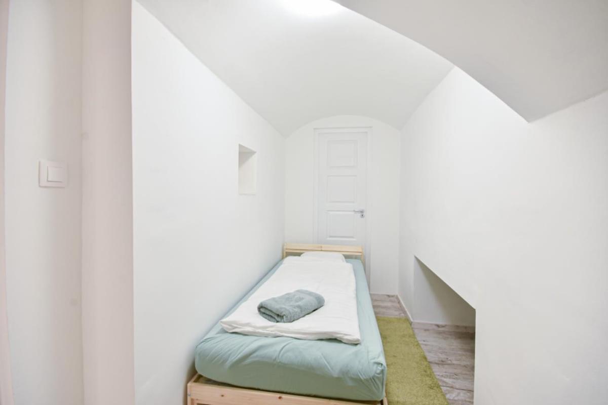 Apartment Madman's Labyrinth By Nw *