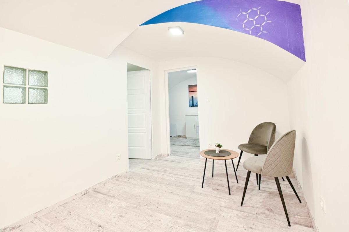 Apartment Madman's Labyrinth By Nw *