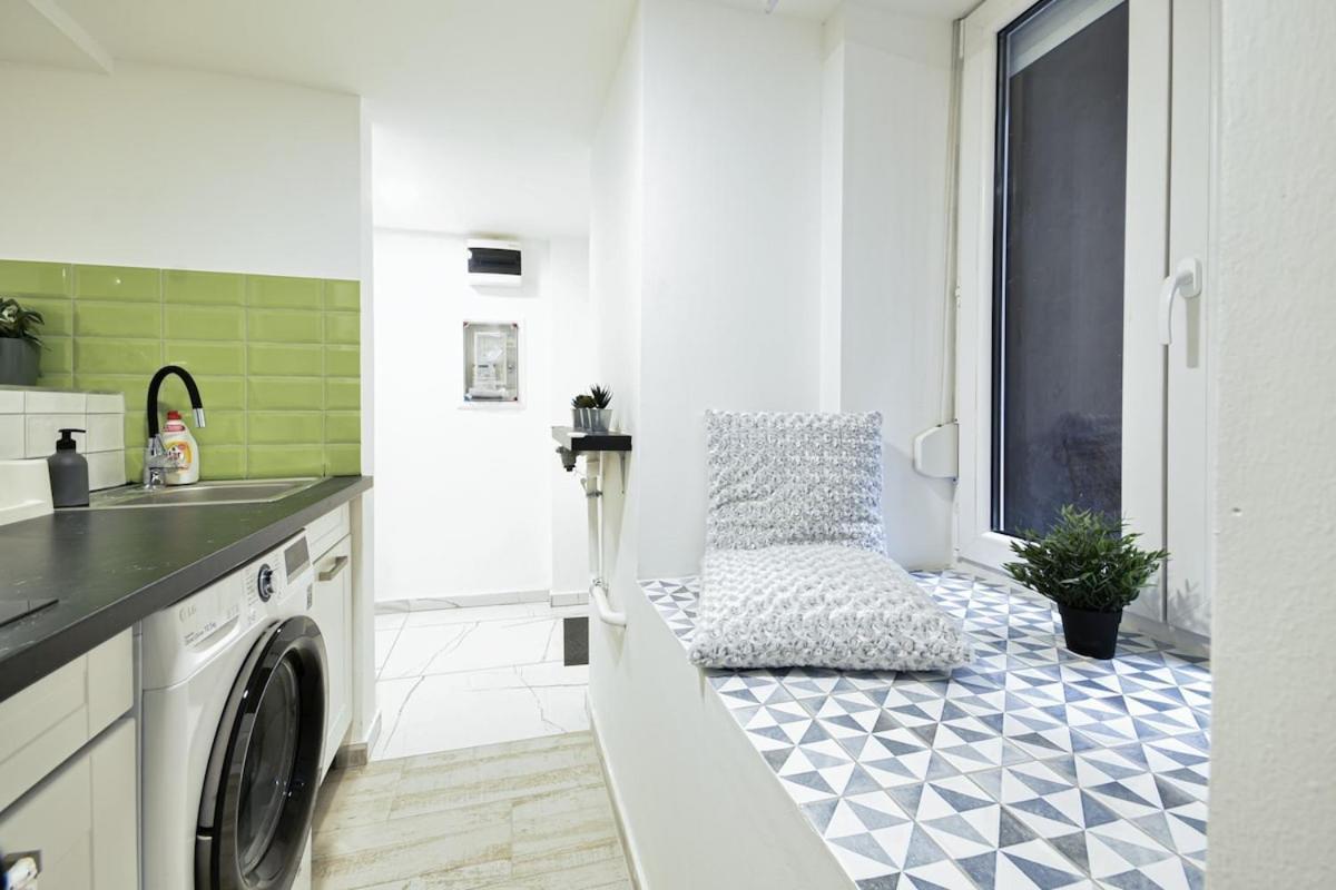 Apartment Madman's Labyrinth By Nw